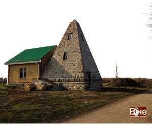 Україна – земля пірамід*